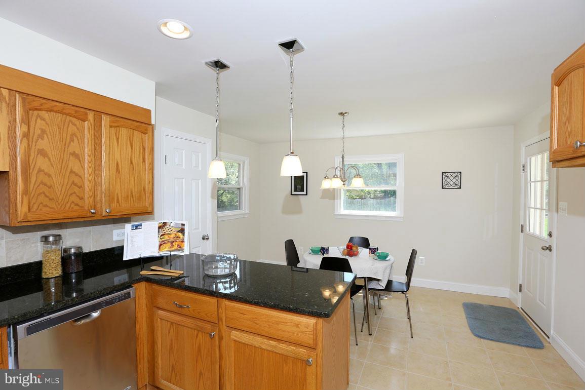 911 Ednor Road Silver Spring, MD 20905 - Photo 10 of 30 Perfect for those family dinners