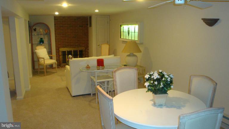 3726 Macalpine Road Ellicott City, MD 21042 - Photo 11 of 30 Family Room