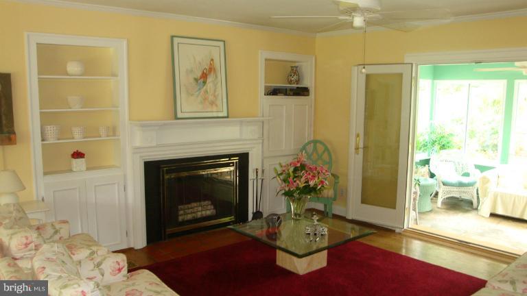 3726 Macalpine Road Ellicott City, MD 21042 - Photo 8 of 30 Living Room