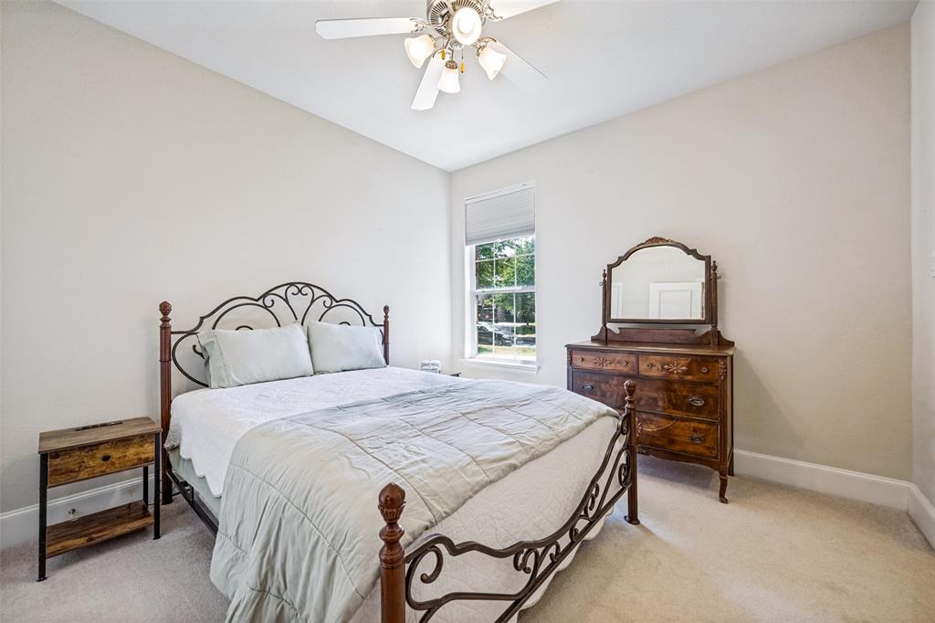 205 Thistle Ridge Denton, TX 76210 - Photo 21 of 40 secondary bedroom downstairs w bathroom