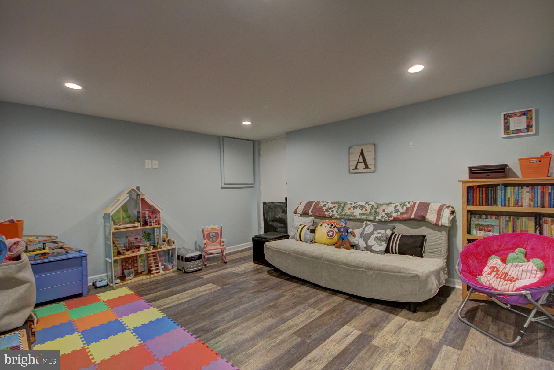 12012 Millbrook Road Philadelphia, PA 19154 - Photo 13 of 29 Family Room