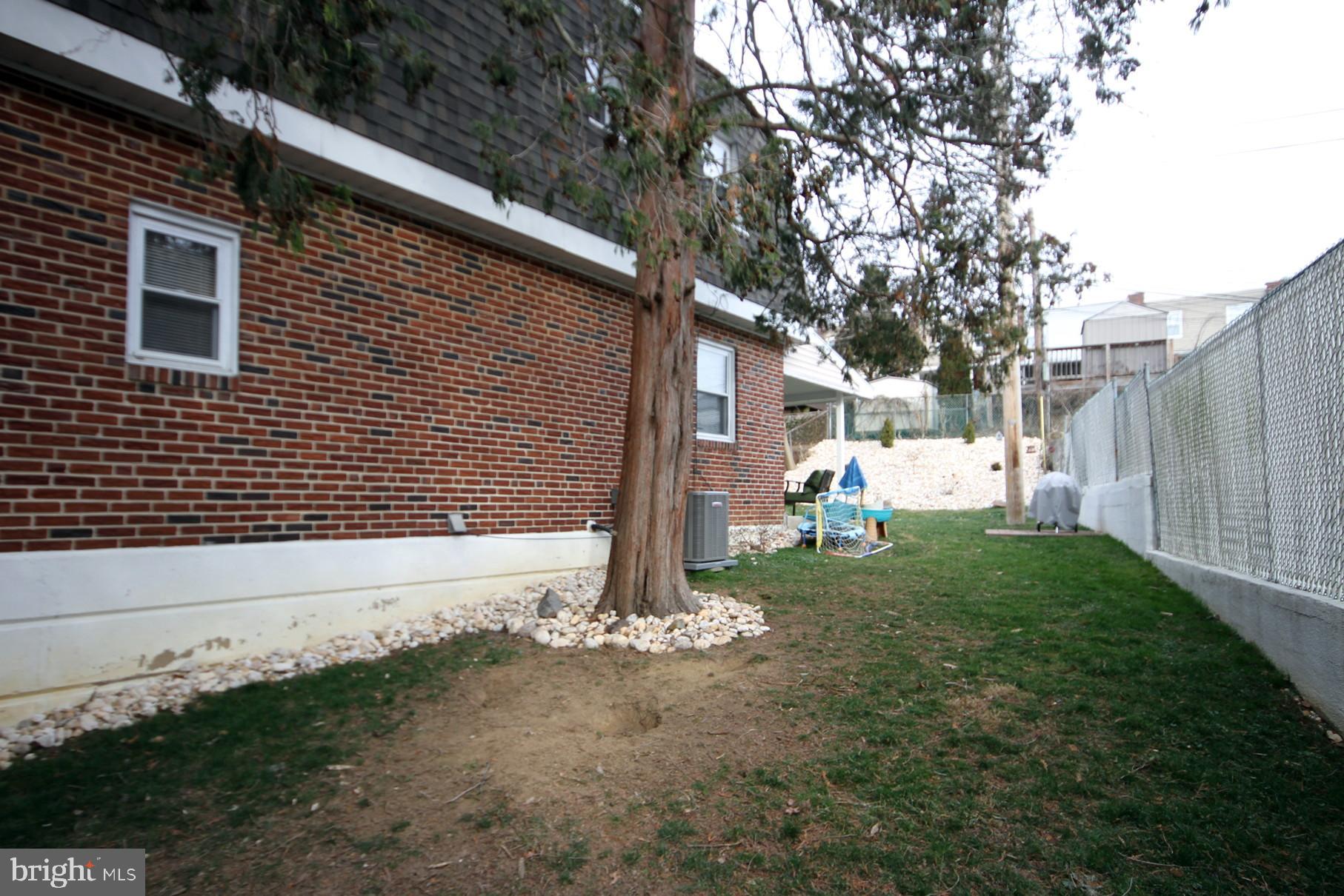 12012 Millbrook Road Philadelphia, PA 19154 - Photo 28 of 29 Side Yard