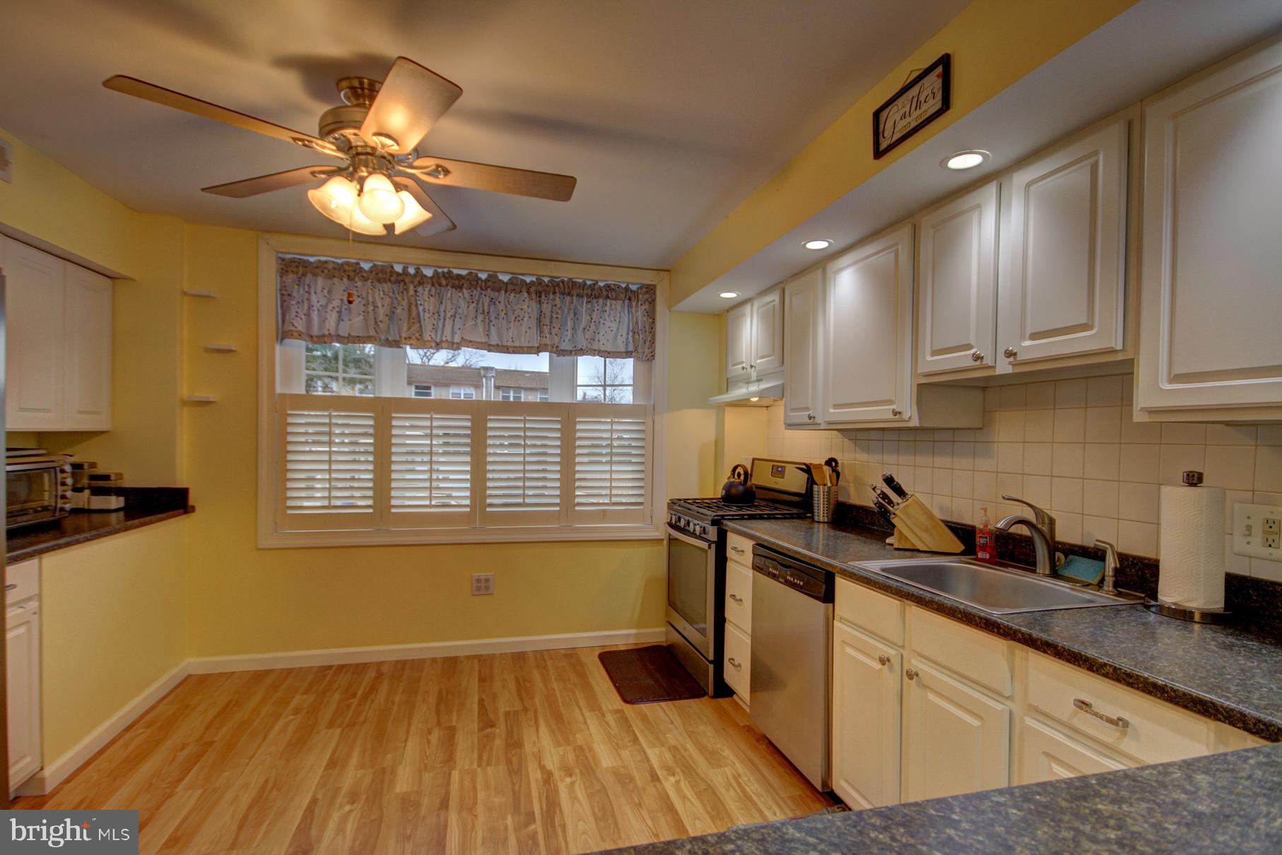 12012 Millbrook Road Philadelphia, PA 19154 - Photo 8 of 29 Kitchen