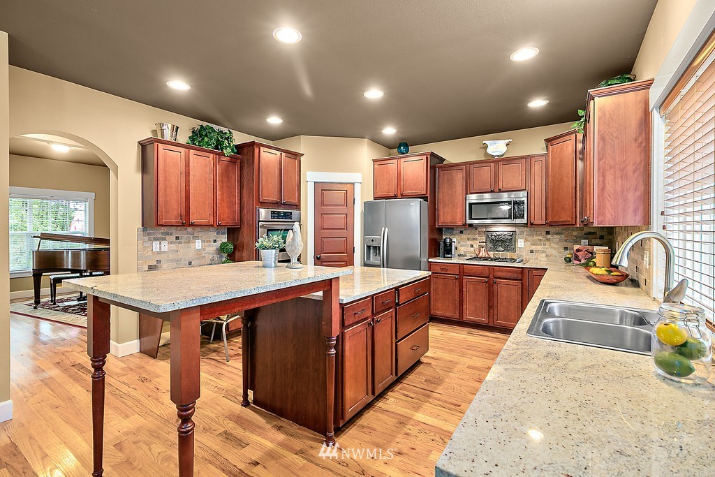 24418 184th Court Southeast Covington, WA 98042 - Photo 12 of 30 Gallery Image 12