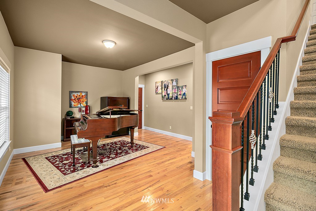 24418 184th Court Southeast Covington, WA 98042 - Photo 4 of 30 Gallery Image 4