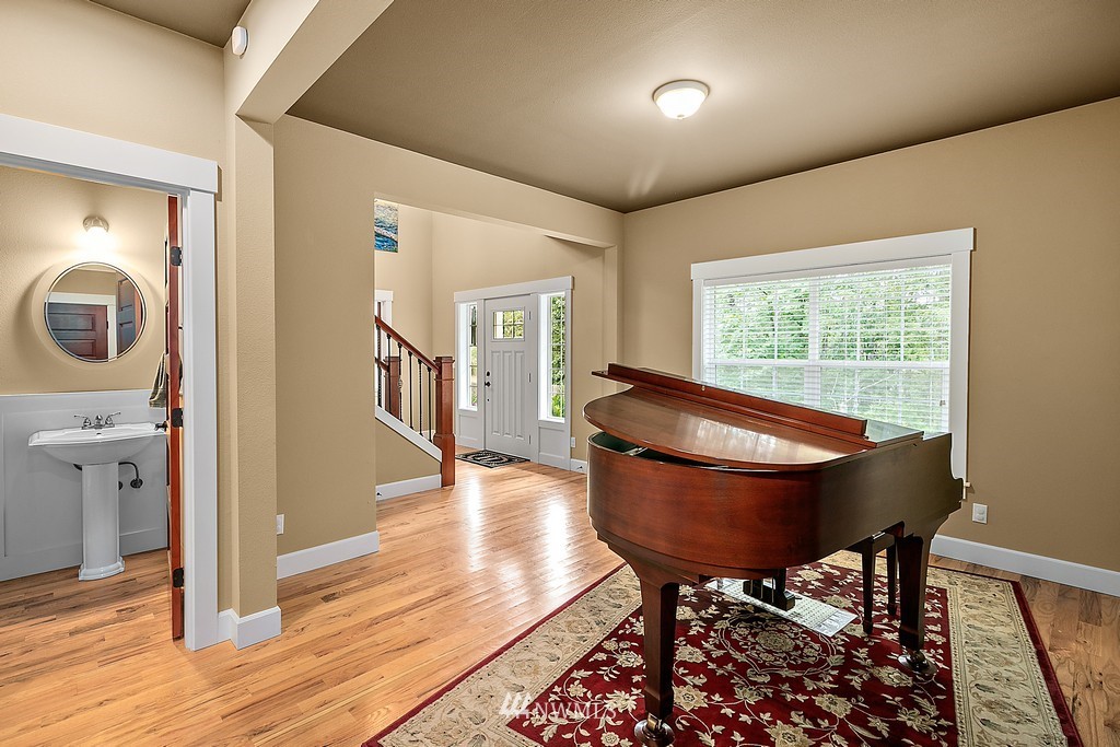 24418 184th Court Southeast Covington, WA 98042 - Photo 5 of 30 Gallery Image 5