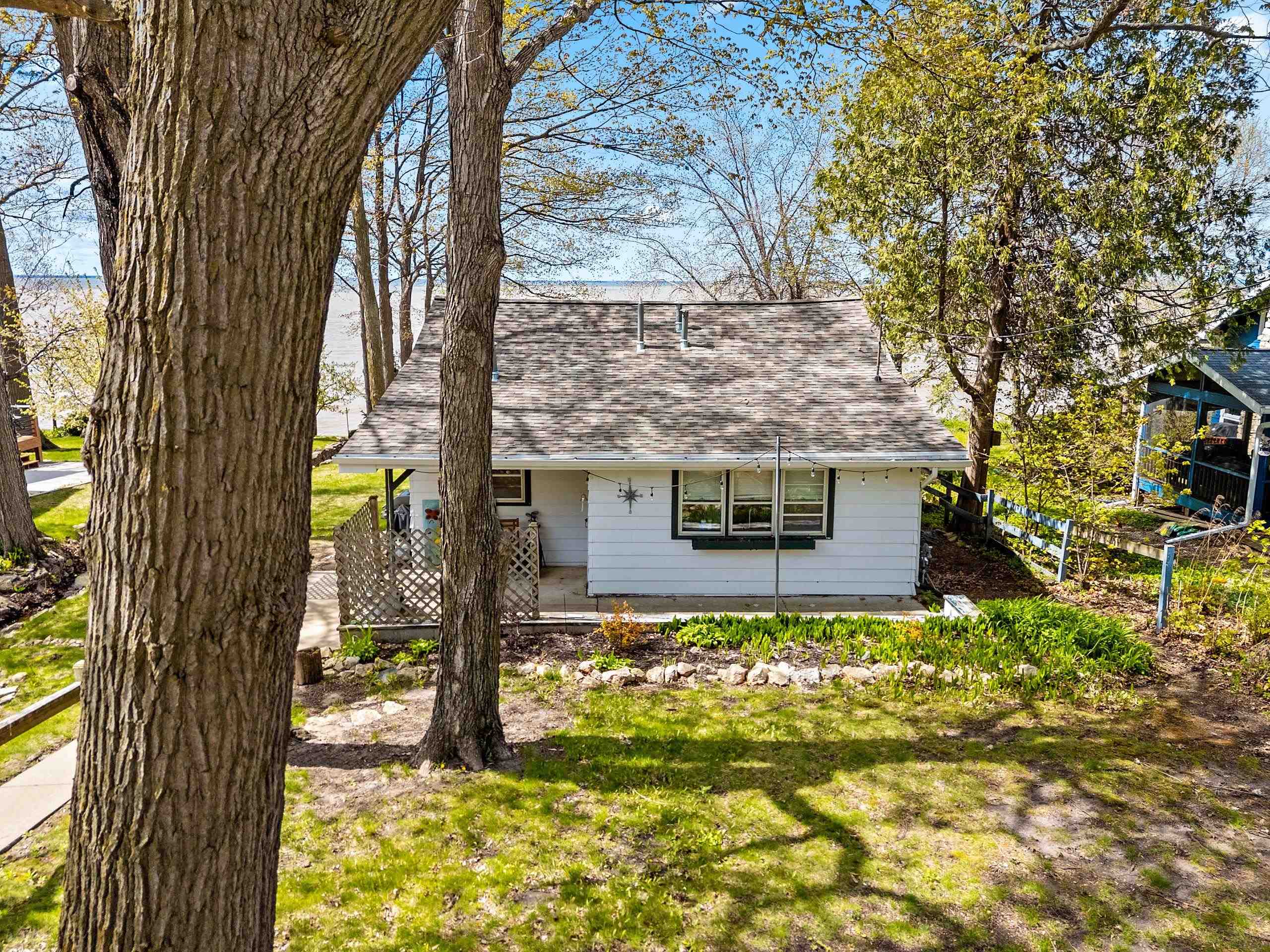 5083 Edgewater Beach Road Green Bay, WI 54311 - Photo 2 of 43