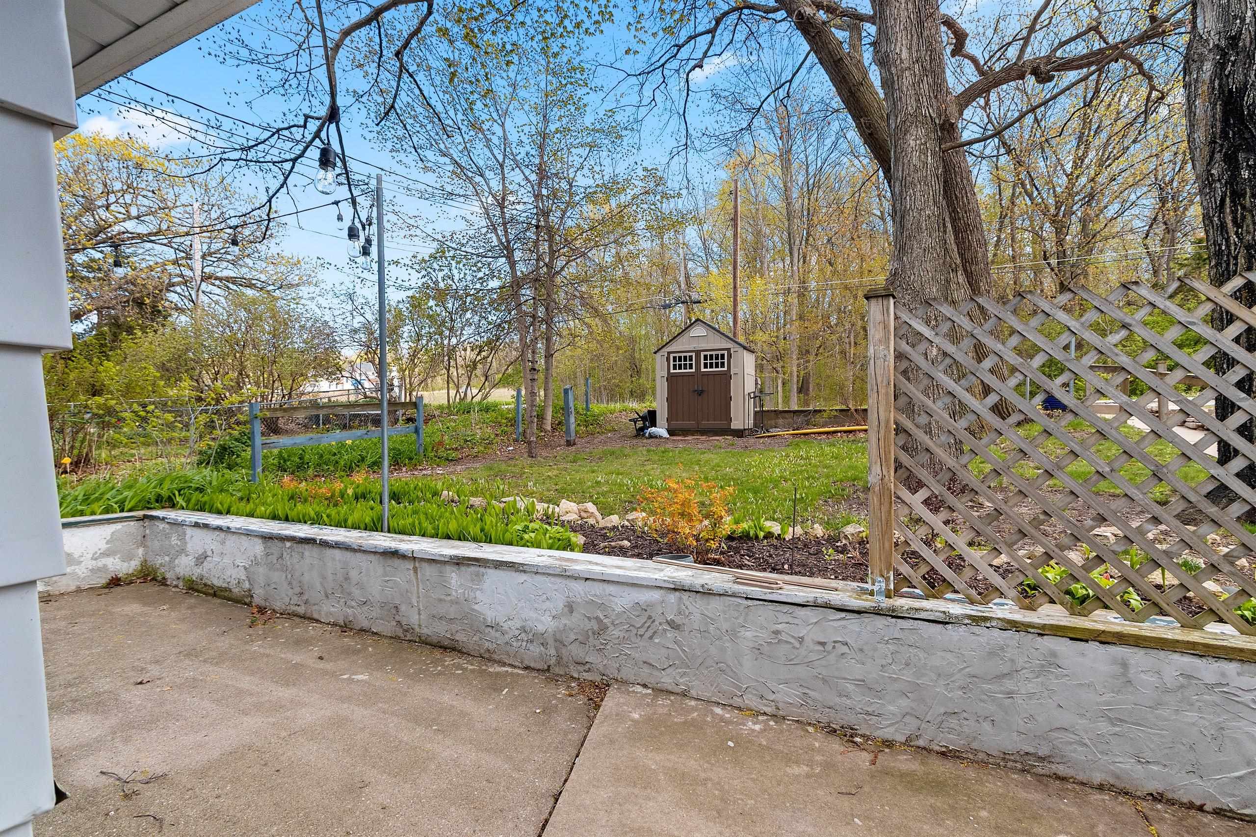5083 Edgewater Beach Road Green Bay, WI 54311 - Photo 4 of 43