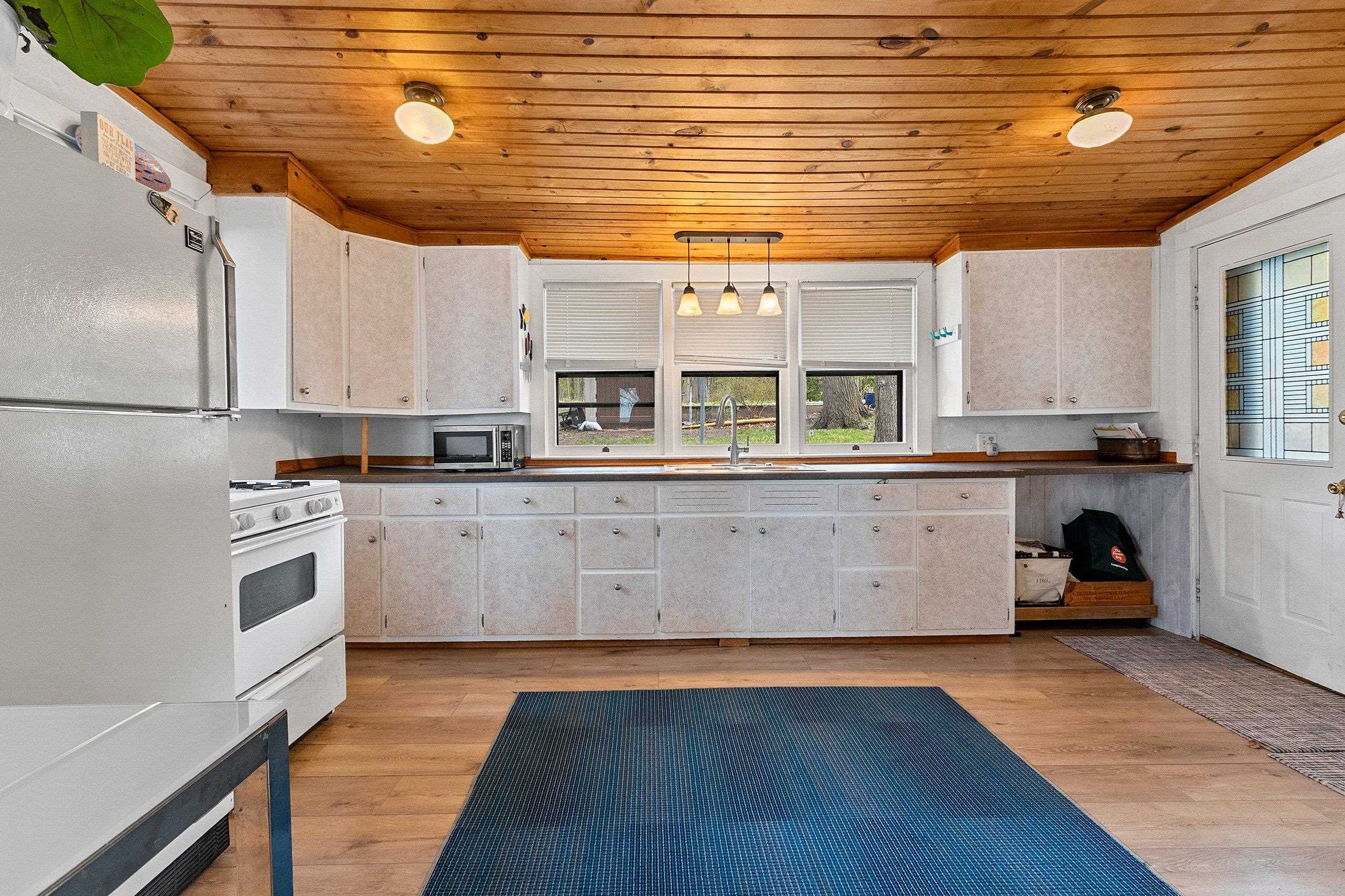 5083 Edgewater Beach Road Green Bay, WI 54311 - Photo 6 of 43