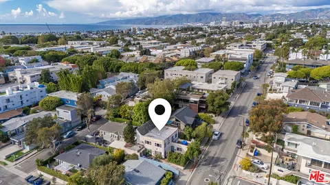 $2,035,888 | 2922 Highland Avenue, Santa Monica, CA 90405
