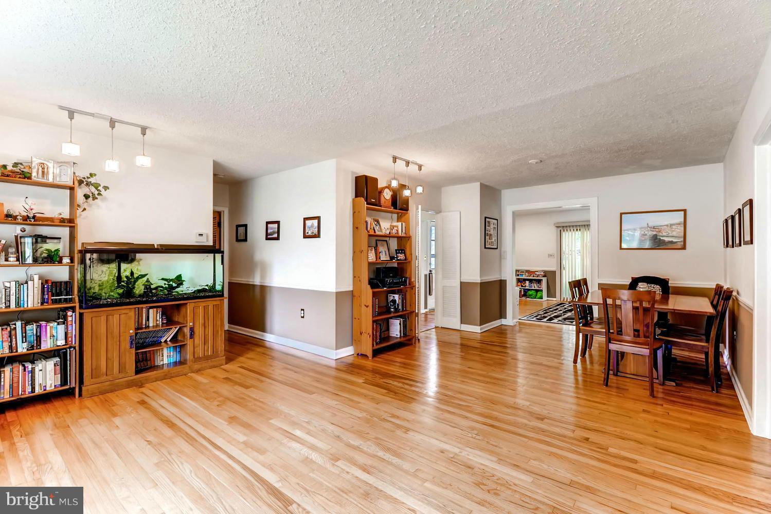 509 Sunbrook Road Reisterstown, MD 21136 - Photo 3 of 28 Spacious Family Room Dining Room Combo