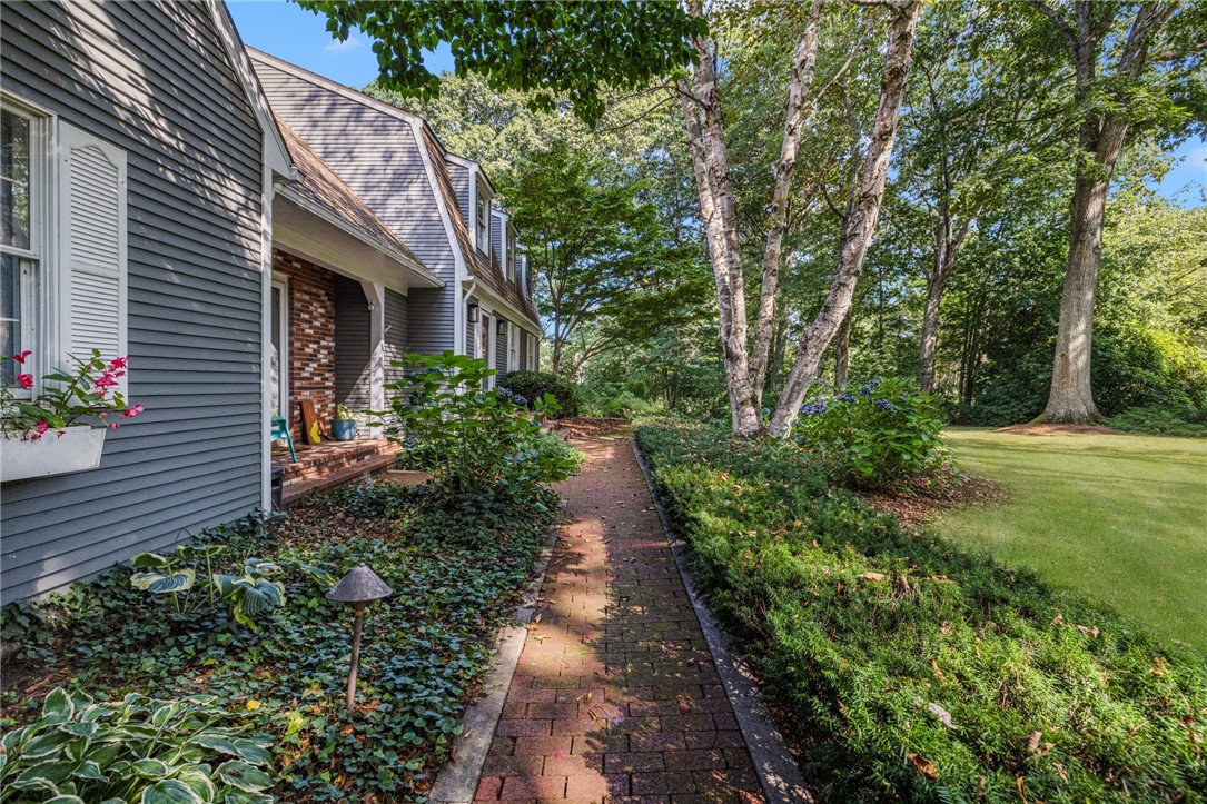 45 Beechwood Drive Cranston, RI 02921 - Photo 5 of 50