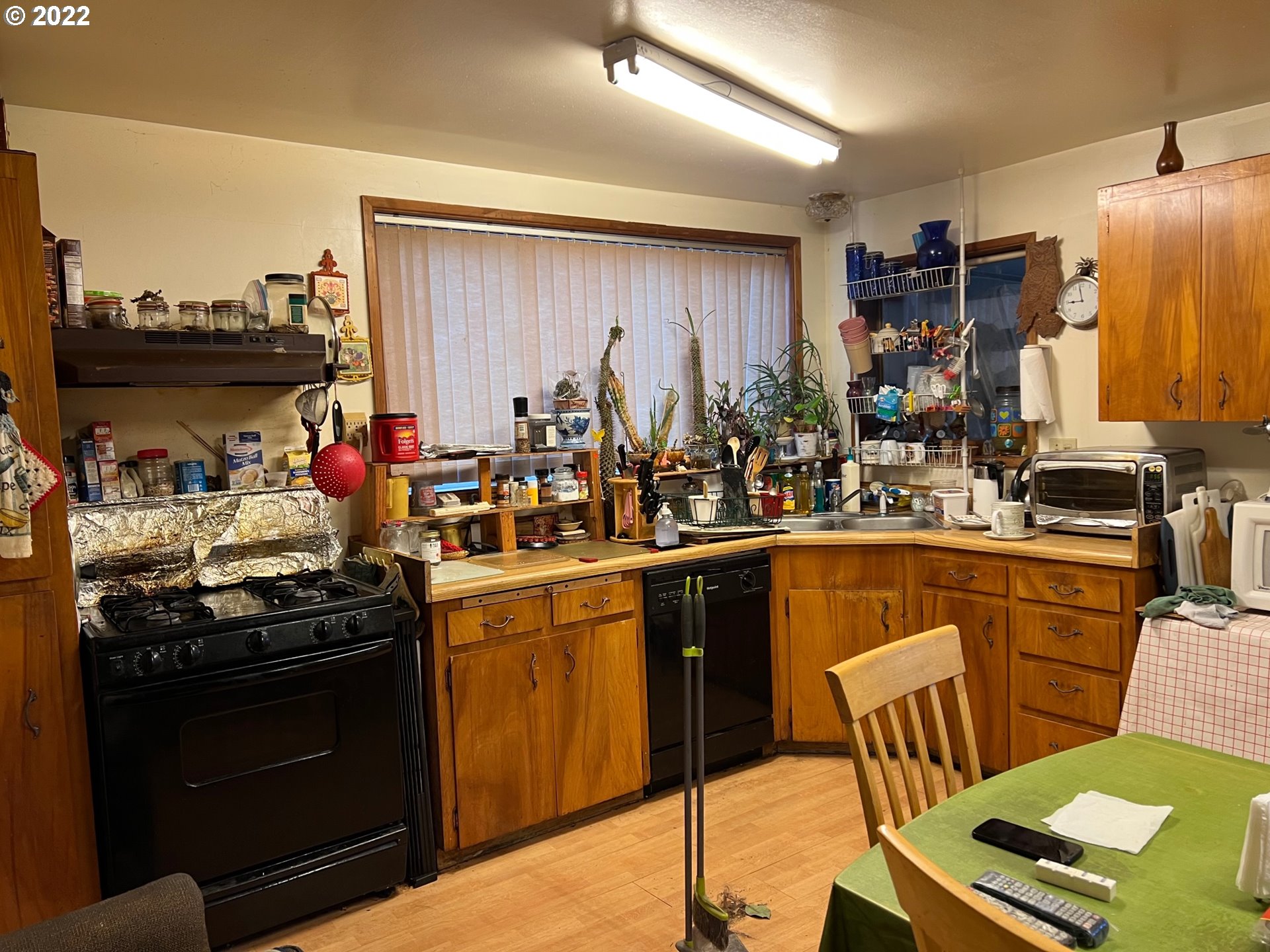 5615 Southwest Pendleton Street Portland, OR 97221 - Photo 4 of 13 Kitchen/Dining Room