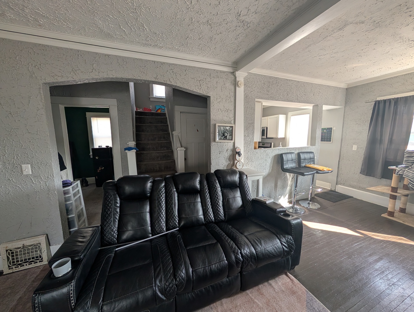 1118 15th Street Moline, IL 61265 - Photo 6 of 11 a living room with furniture
