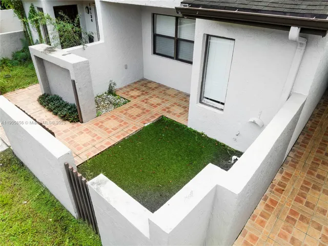 a view of outdoor space yard and porch