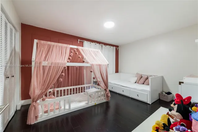 a bathroom with a toilet