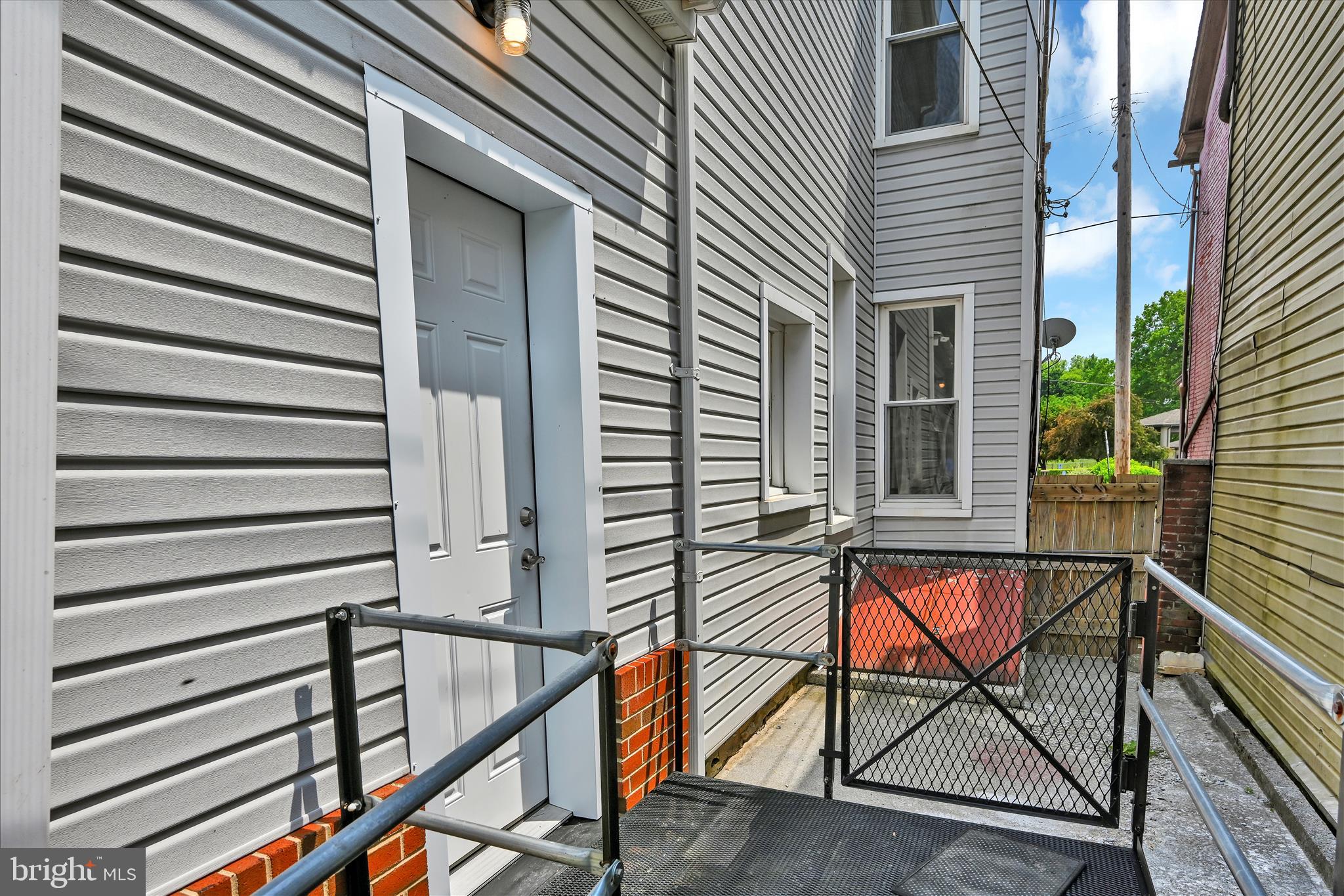 1127 Walnut Street Lebanon, PA 17042 - Photo 26 of 30 Unit 1 - Entrance