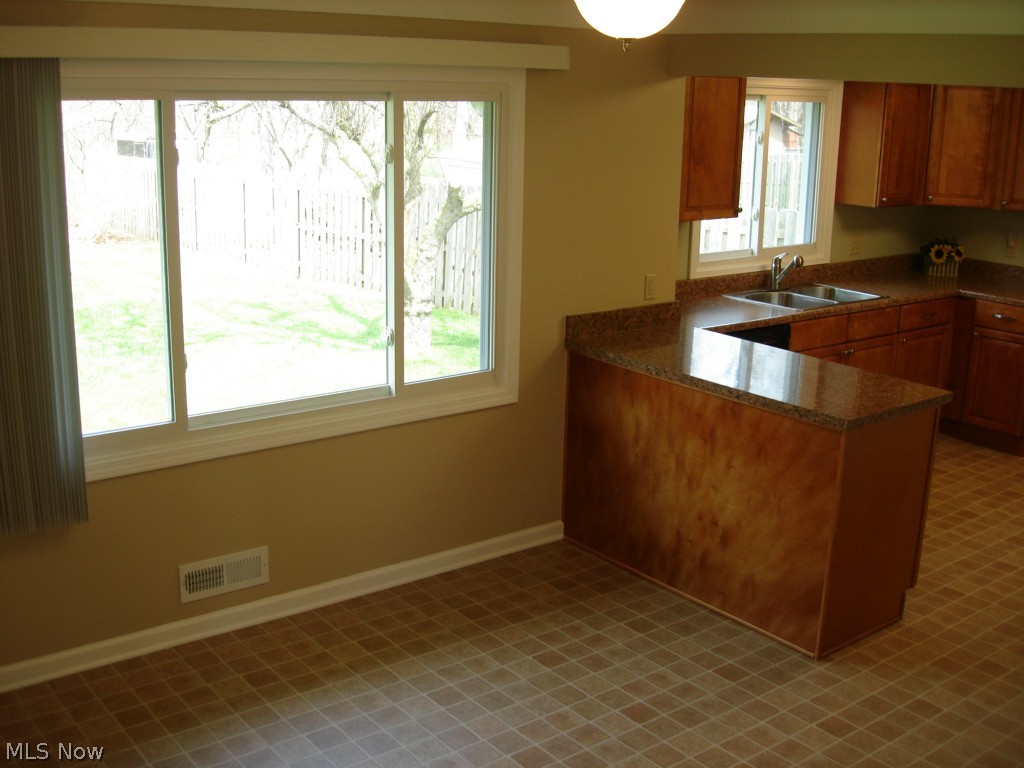 10418 Biddulph Road Cleveland, OH 44144 - Photo 15 of 25 Gallery Image 15