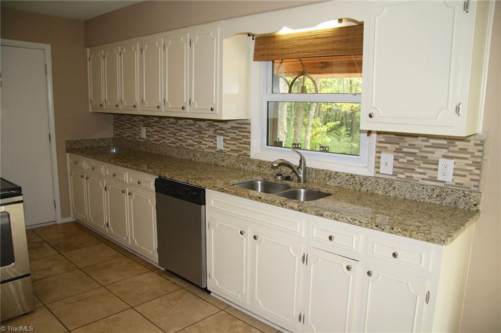 7701 Penns Grove Road Summerfield, NC 27358 - Photo 7 of 30 Gallery Image 7