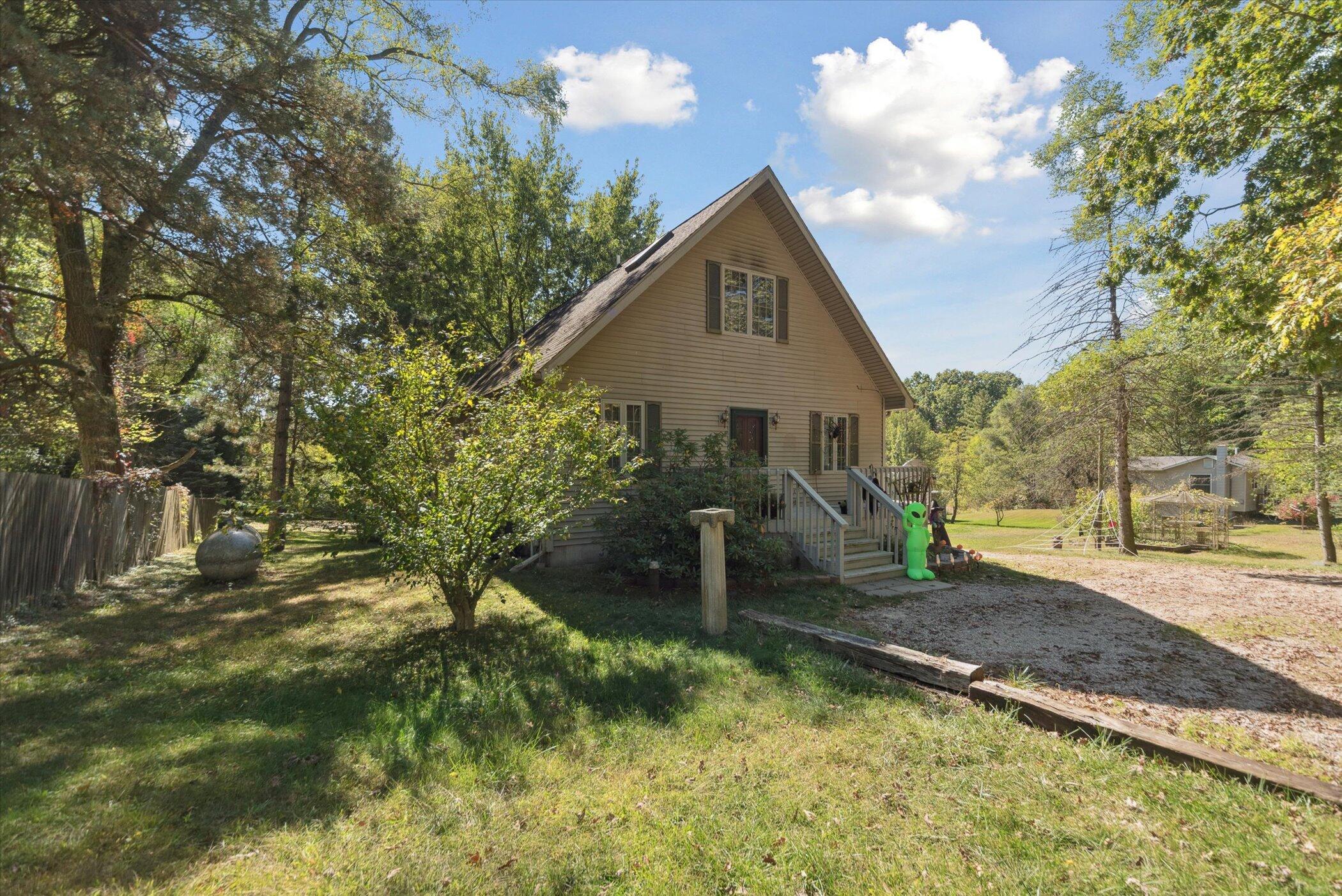 7272 Huff Road Bellevue, MI 49021 - Photo 2 of 40 02-7272-Huff-Rd-Bellevue-MI-49021-Window
