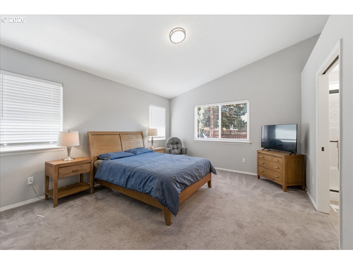 465 Southwest Sutherland Way Beaverton, OR 97006 - Photo 17 of 30 Primary Bedroom