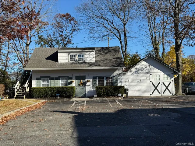 $2,500 | 160 Laurel Avenue, Unit UPPER IN BACK BUILDING, Northport, NY 11768