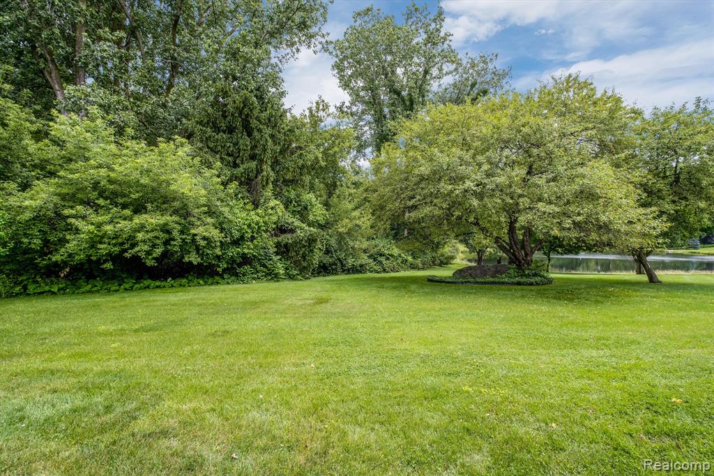 719 Ten Point Drive Rochester Hills, MI 48309 - Photo 39 of 43