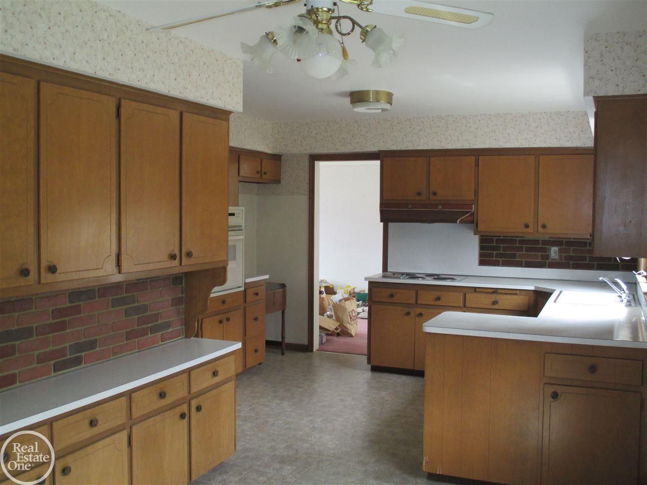 763 Hampton Road Grosse Pointe Woods, MI 48236 - Photo 5 of 16