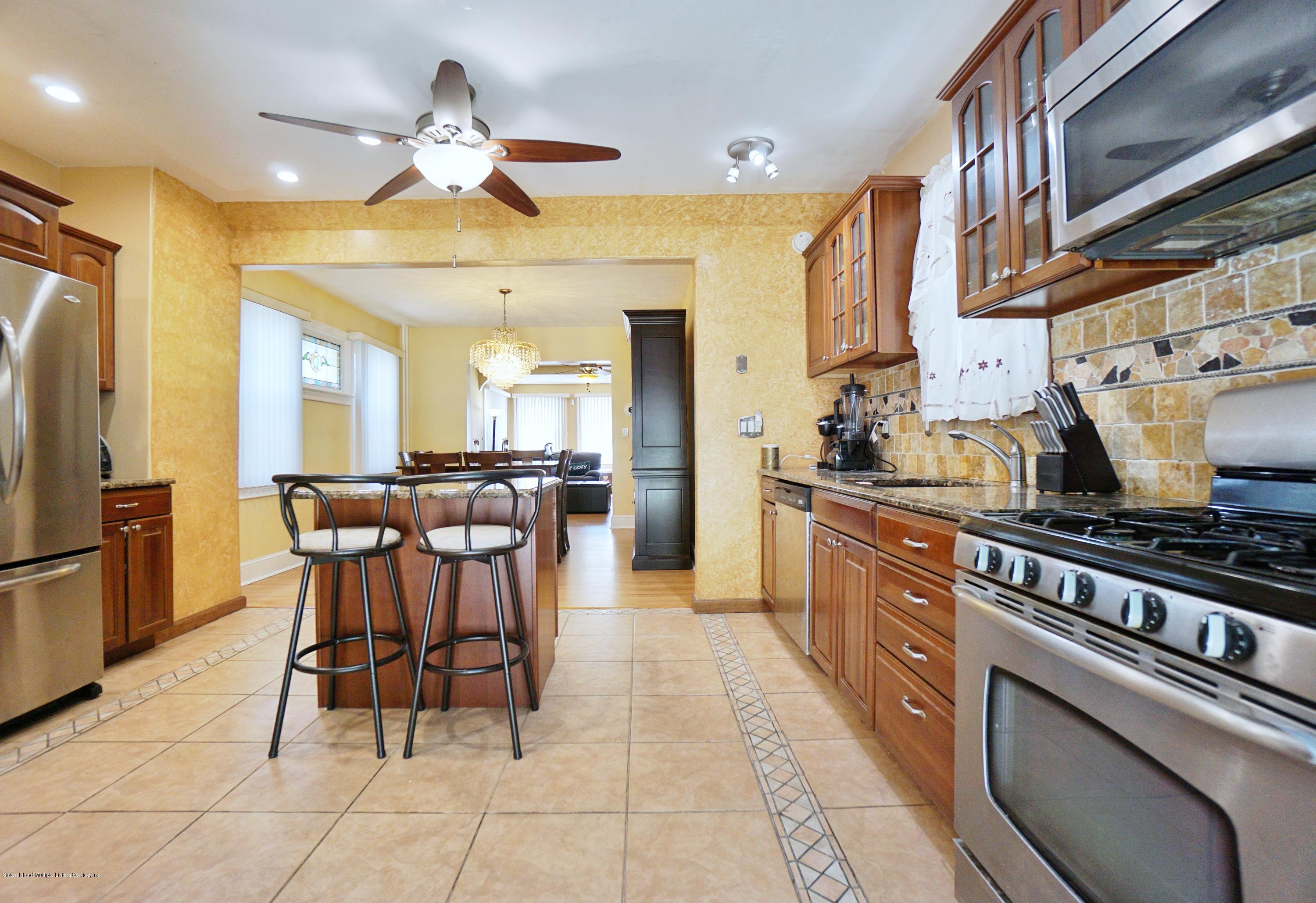 141 Roe Street Staten Island, NY 10310 - Photo 12 of 30 (12) KITCHEN