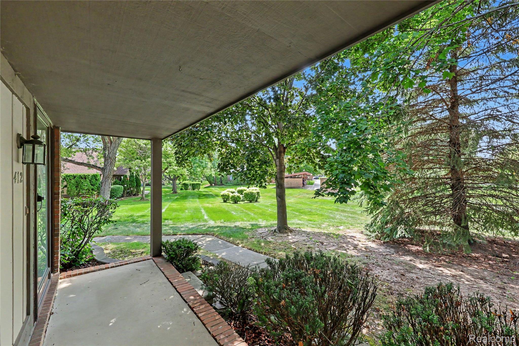 412 Meadow Bridge Drive Rochester, MI 48307 - Photo 18 of 23 Meadow Bridge - 18.jpeg