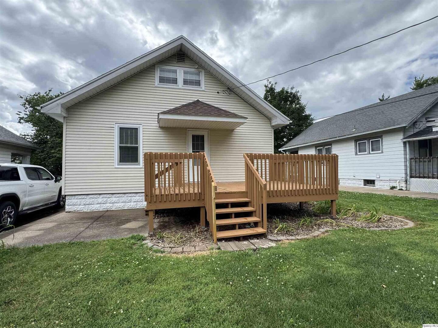 627 South 20th Street Quincy, IL 62301 - Photo 2 of 17