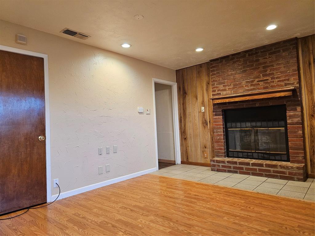 237 North Murphy Road Murphy, TX 75094 - Photo 5 of 31