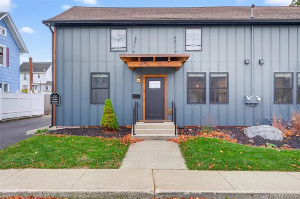 a view of a pathway of a house