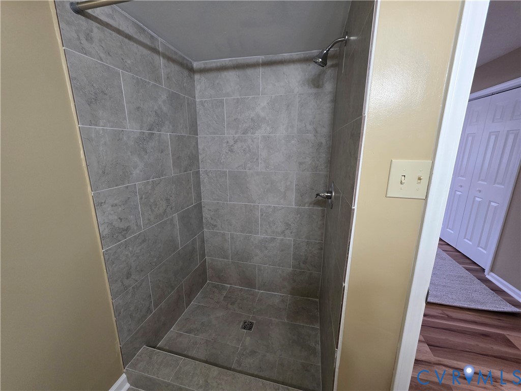 4003 Governors Square, Unit 8 Williamsburg, VA 23188 - Photo 21 of 27 a bathroom with a shower