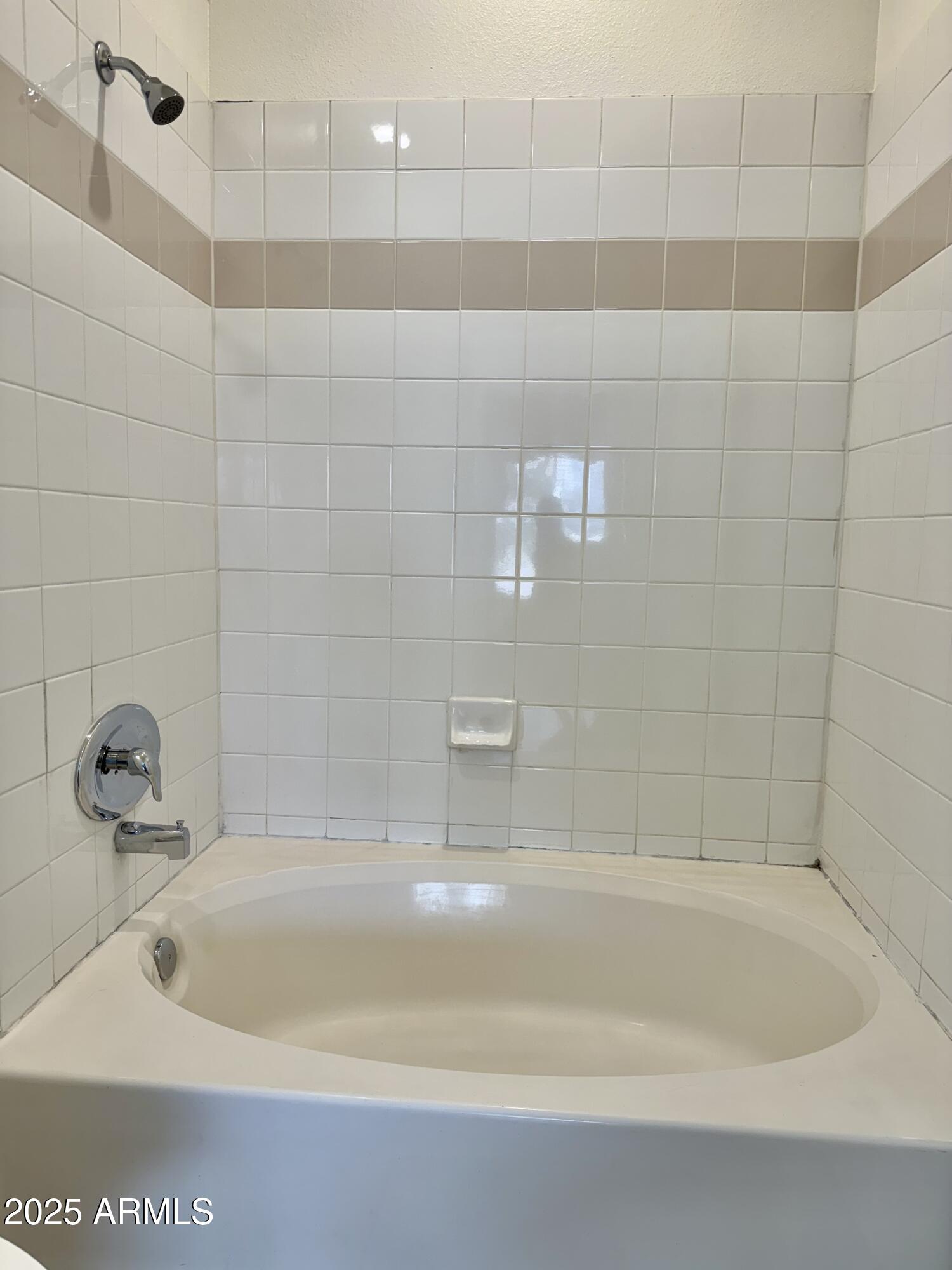 3236 East Chandler Boulevard, Unit 1071 Phoenix, AZ 85048 - Photo 26 of 35 a bathroom with a bathtub