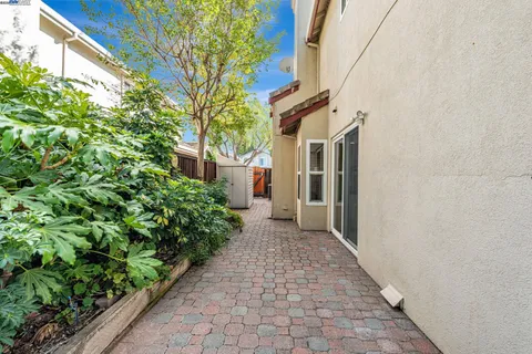 a view of a pathway with a house