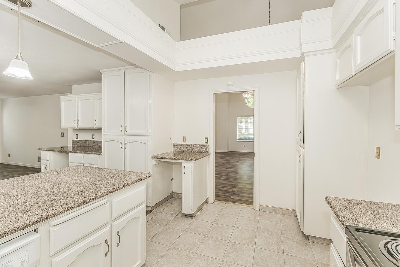 837 East Buckhill Road Fresno, CA 93720 - Photo 16 of 55
