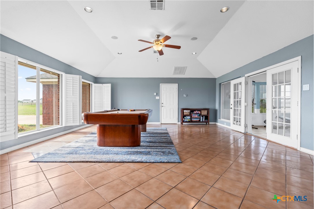 411 Wade Road Eddy, TX 76524 - Photo 20 of 48 a living room with a couch and a potted plant