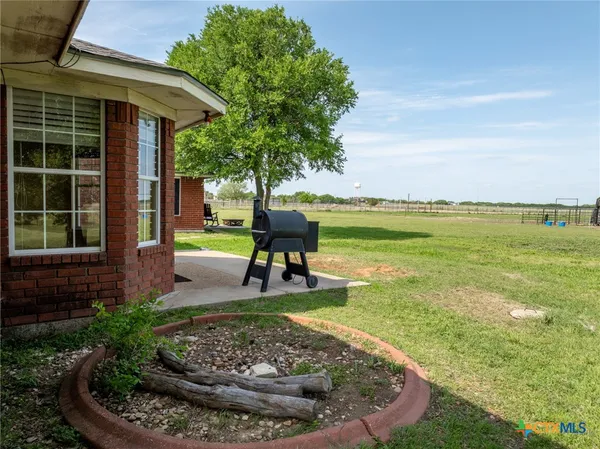 $499,250 | 411 Wade Road, Eddy, TX 76524