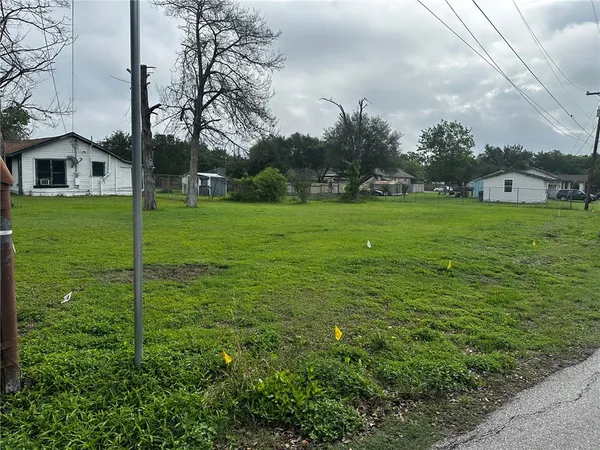 a view of a house with a big yard