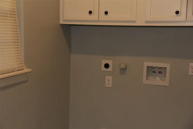 $1,500 | 724 Bowie Street, Baytown, TX 77520