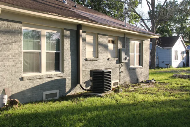 front view of house with a yard