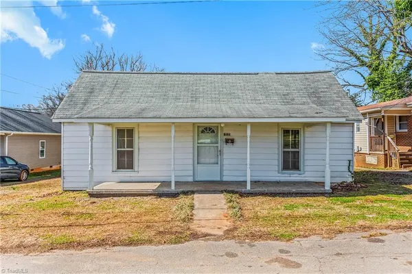 $1,400 | 113 Foster Street, Mocksville, NC 27028