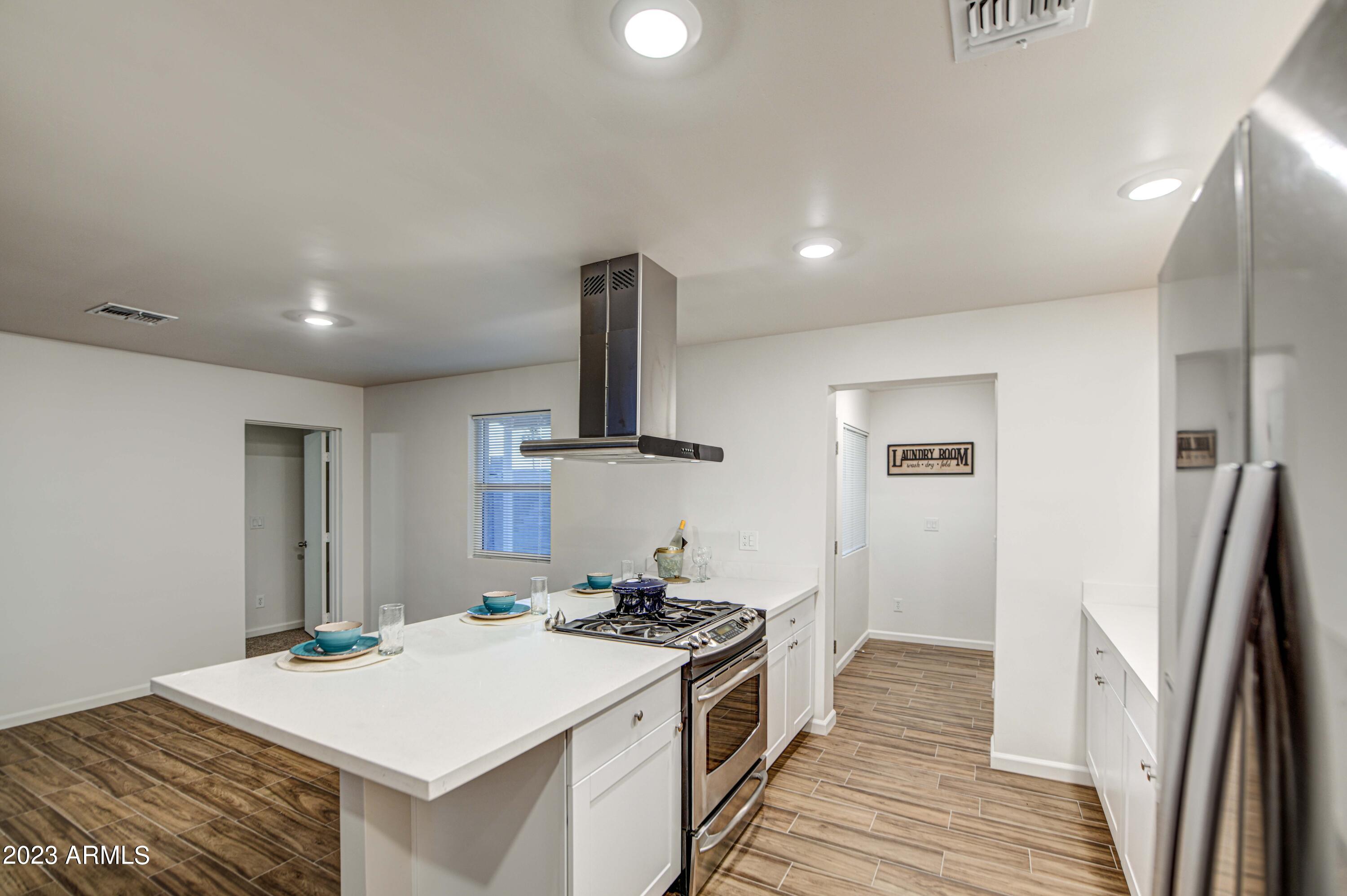 1302 East Pecan Road Phoenix, AZ 85040 - Photo 14 of 37 Kitchen 6