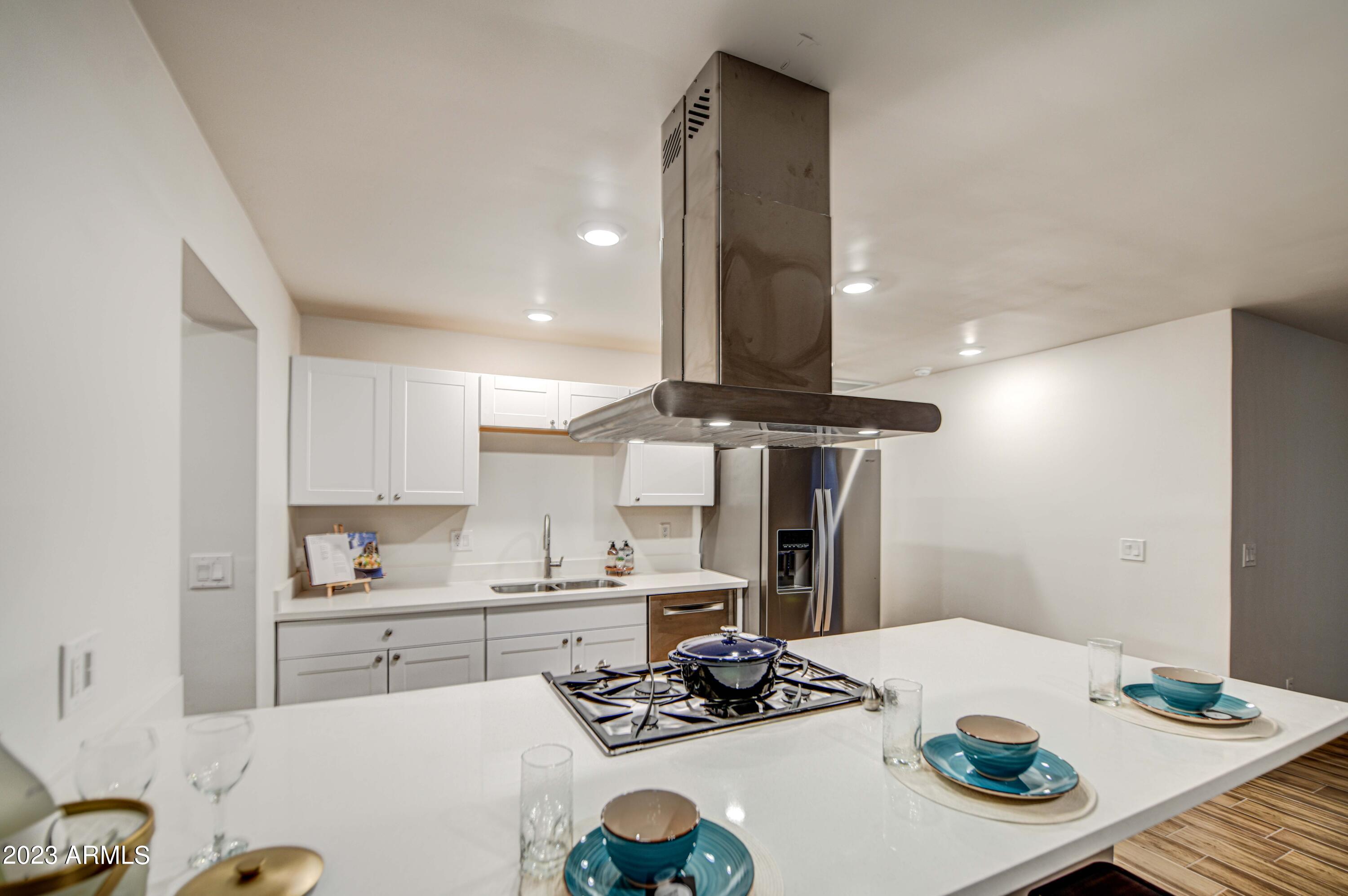 1302 East Pecan Road Phoenix, AZ 85040 - Photo 16 of 37 Kitchen 8