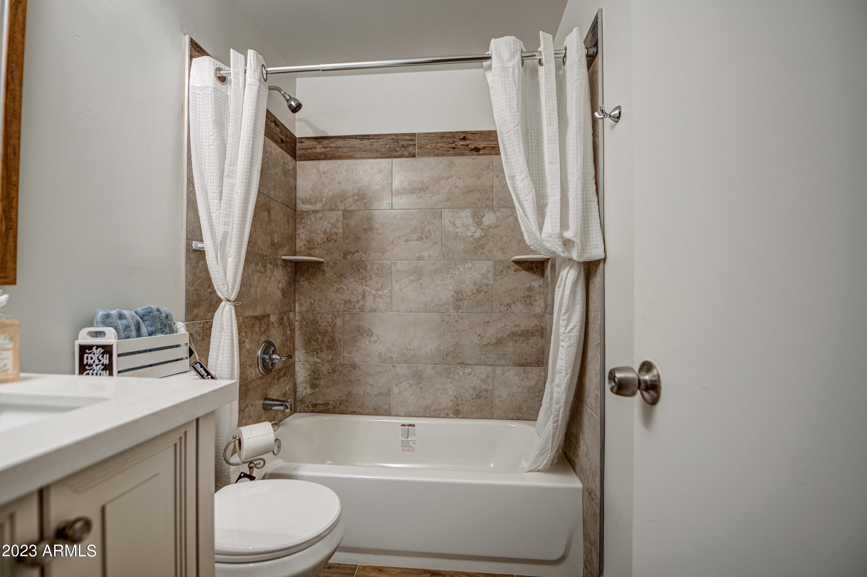 1302 East Pecan Road Phoenix, AZ 85040 - Photo 29 of 37 Bathroom 2-pic 1