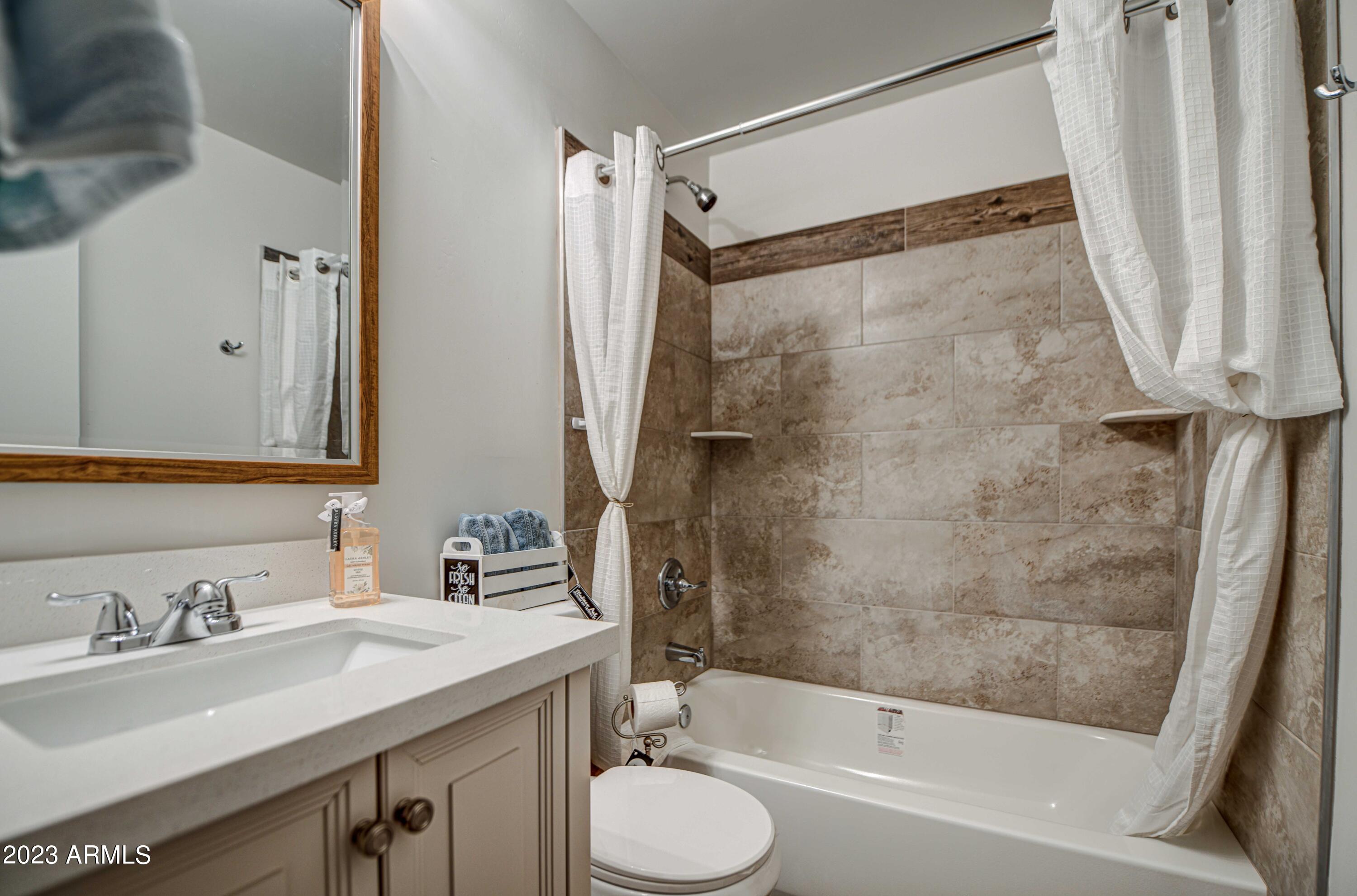 1302 East Pecan Road Phoenix, AZ 85040 - Photo 30 of 37 Bathroom 2-pic 2