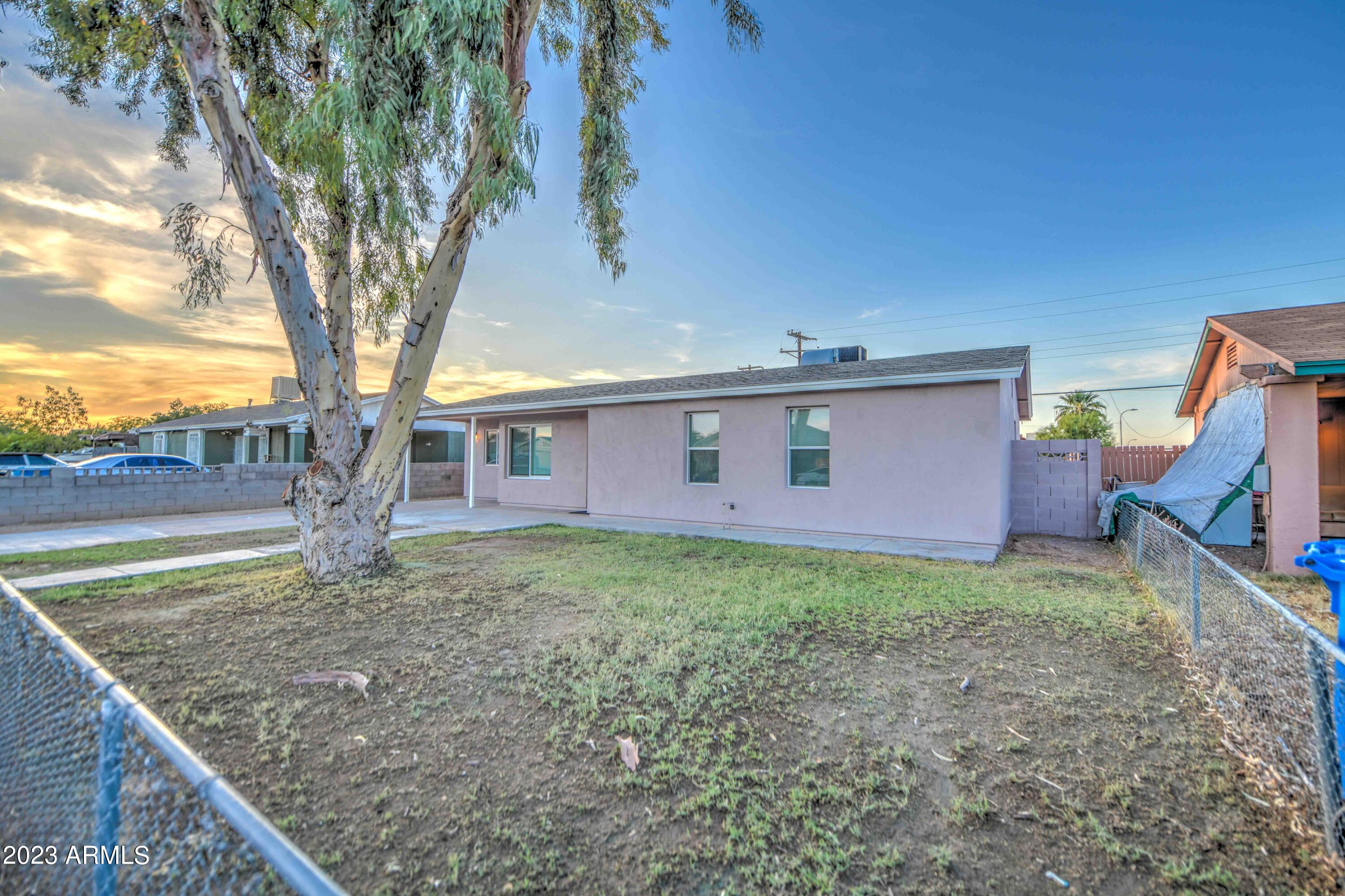 1302 East Pecan Road Phoenix, AZ 85040 - Photo 4 of 37 Front 4
