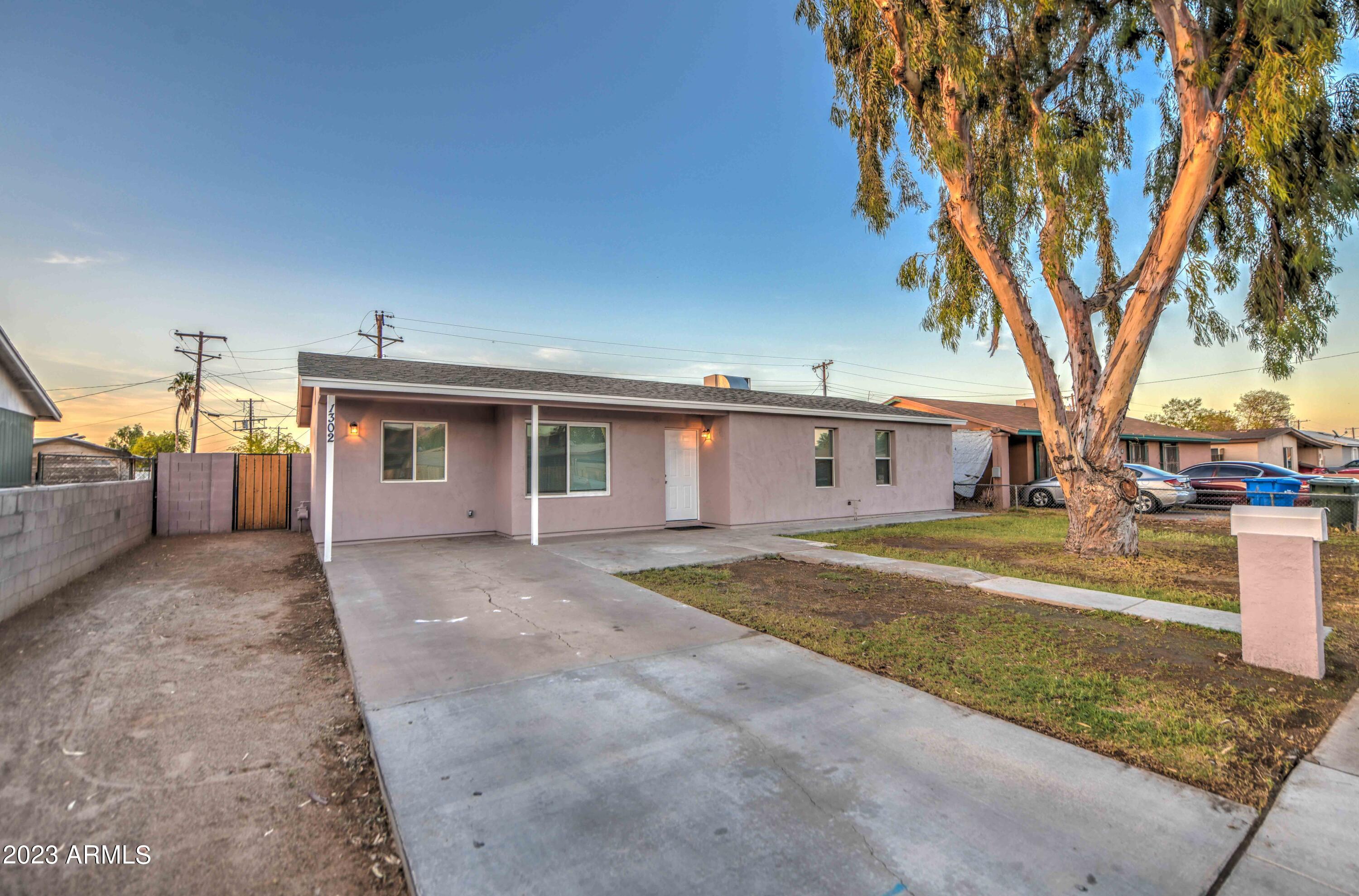 1302 East Pecan Road Phoenix, AZ 85040 - Photo 5 of 37 Front 5