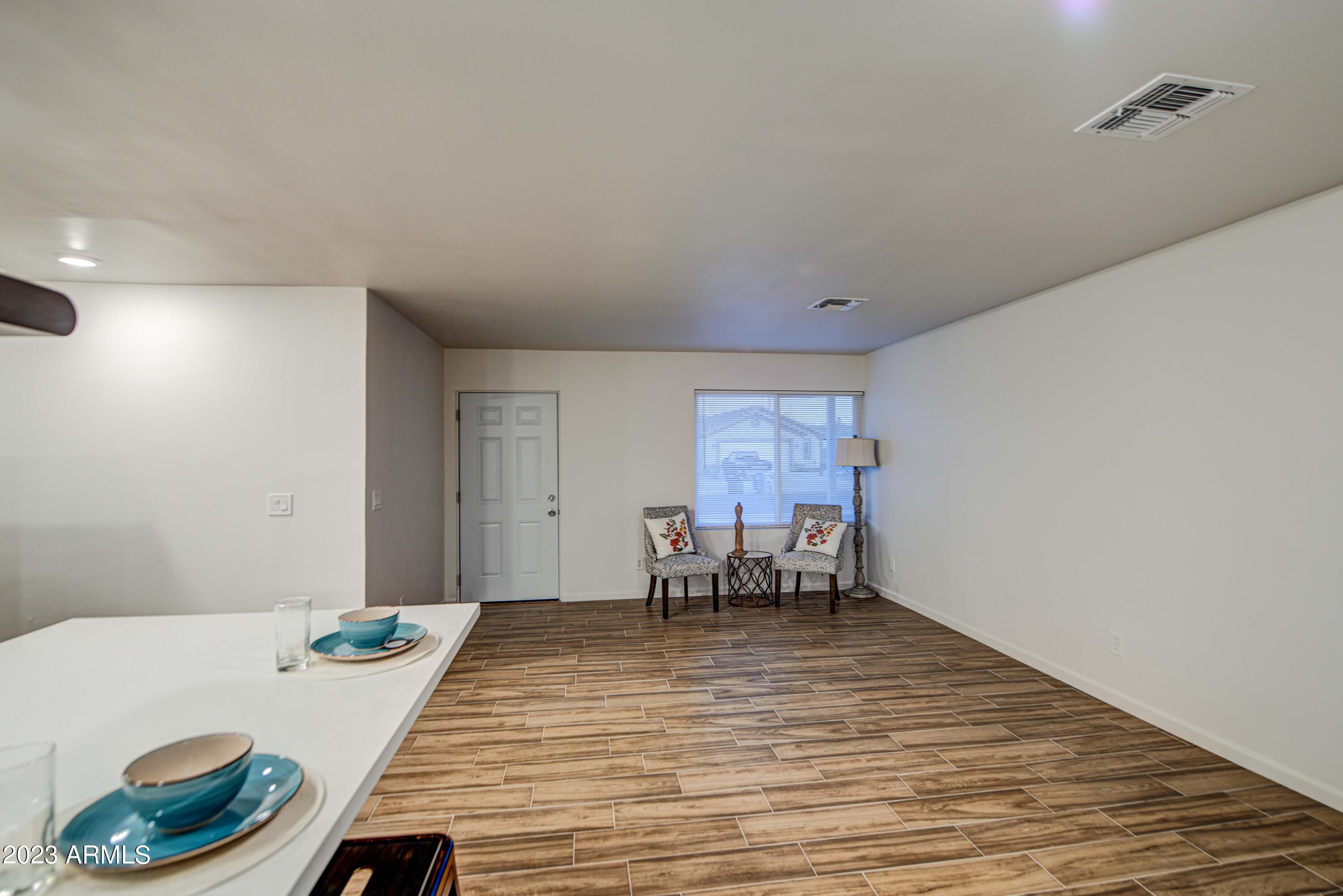 1302 East Pecan Road Phoenix, AZ 85040 - Photo 7 of 37 Lving Room 2